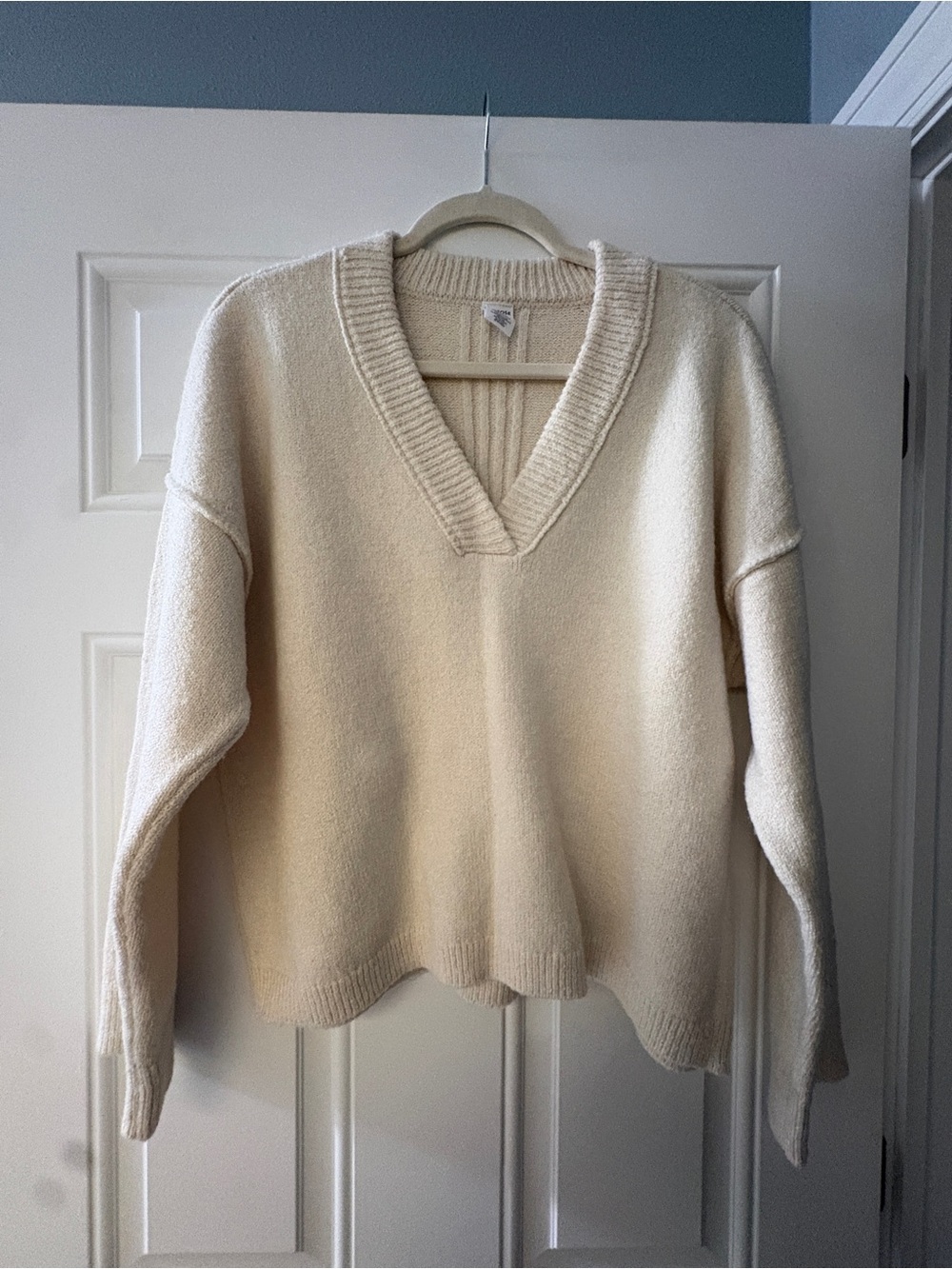 Melrose and Market Cream Scoop V-Neck Sweater